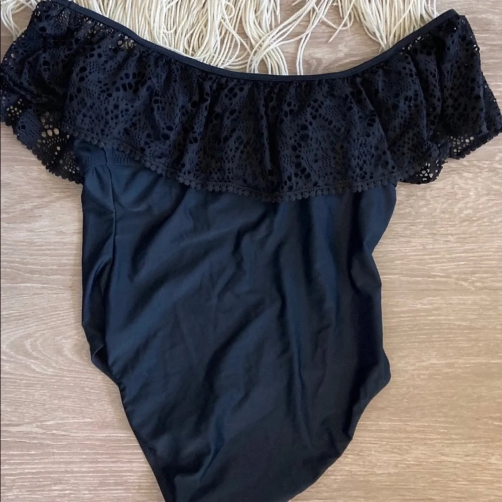 Bathing Suit w/ Off-the-shoulder Ruffled Straps‎